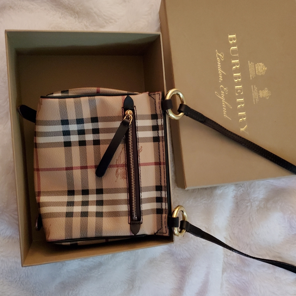 100% authentic Burberry small crossbody bag